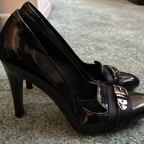 Gucci buckle heels - Picture 2 of 8